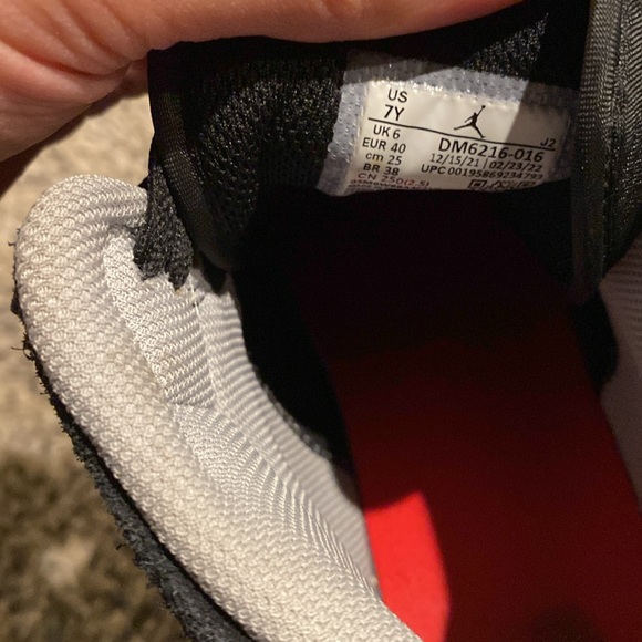 Nike Air Jordan 1 Mid SE- Black and Grey - Picture 3 of 4